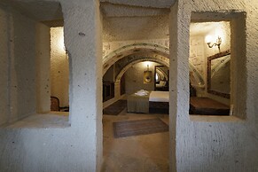 Capp Royal Cave Hotel