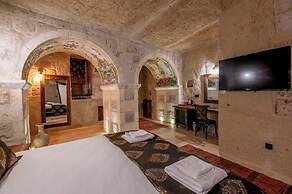 Capp Royal Cave Hotel