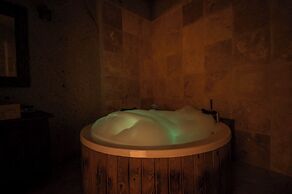Capp Royal Cave Hotel