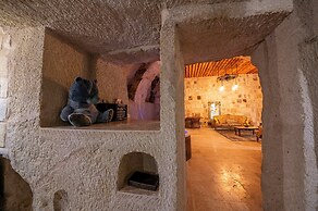 Capp Royal Cave Hotel