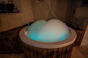 Capp Royal Cave Hotel
