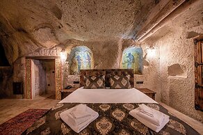 Capp Royal Cave Hotel