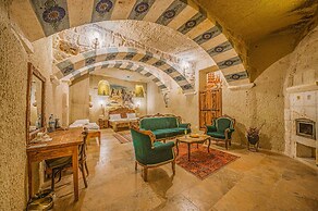 Capp Royal Cave Hotel