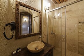 Capp Royal Cave Hotel