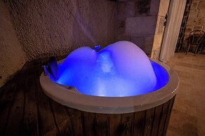 Capp Royal Cave Hotel