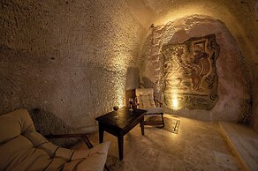 Capp Royal Cave Hotel