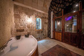 Capp Royal Cave Hotel