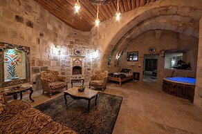 Capp Royal Cave Hotel