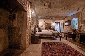 Capp Royal Cave Hotel