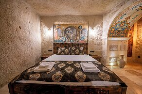 Capp Royal Cave Hotel