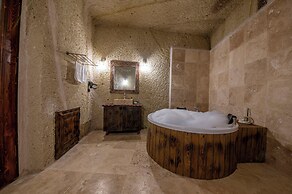 Capp Royal Cave Hotel