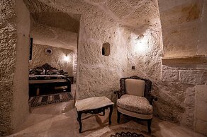 Capp Royal Cave Hotel
