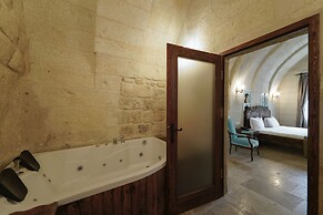 Capp Royal Cave Hotel