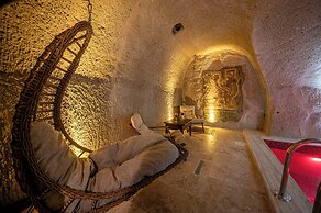 Capp Royal Cave Hotel
