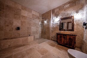 Capp Royal Cave Hotel