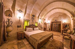 Capp Royal Cave Hotel