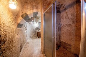 Capp Royal Cave Hotel