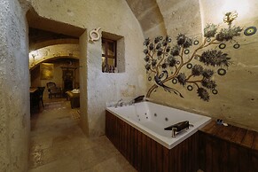 Capp Royal Cave Hotel
