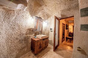 Capp Royal Cave Hotel
