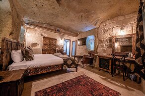 Capp Royal Cave Hotel