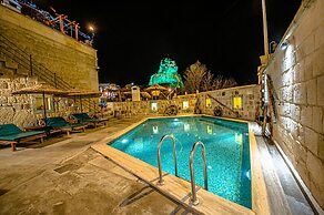 Capp Royal Cave Hotel