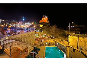 Capp Royal Cave Hotel