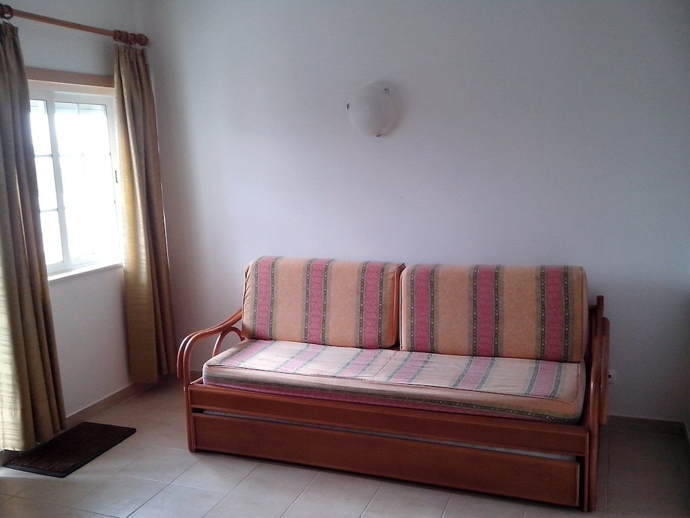1 Bed Flat - Sleeps 2 - Parking - Wifi