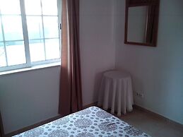 1 Bed Flat - Sleeps 2 - Parking - Wifi