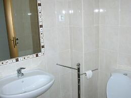 1 Bed Flat - Sleeps 2 - Parking - Wifi