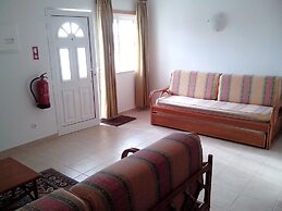 1 Bed Flat - Sleeps 2 - Parking - Wifi
