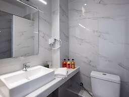 Aiora Suites