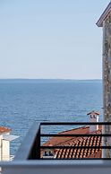 Aiora Suites