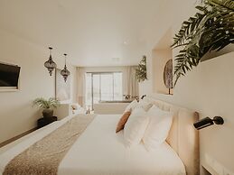 Comfy Studios Hotel