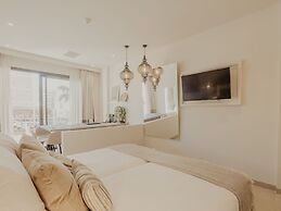 Comfy Studios Hotel