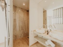 Comfy Studios Hotel
