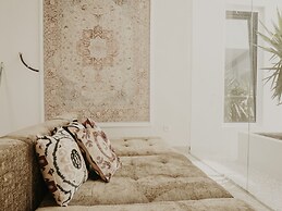 Comfy Studios Hotel