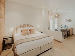 Comfy Studios Hotel