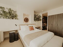 Comfy Studios Hotel