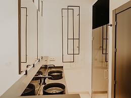 Comfy Studios Hotel
