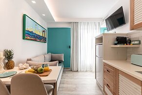 Mariet Naxos Elegant Suites
