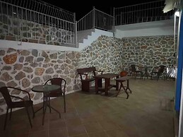 Grande Grotta Studios - Sleeps 8 - Free Parking