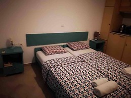Grande Grotta Studios - Sleeps 8 - Free Parking