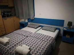 Grande Grotta Studios - Sleeps 8 - Free Parking