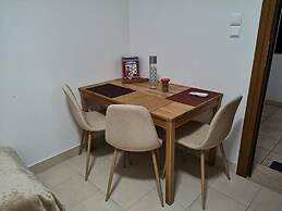 Apartment - Sleeps 5 - Parking - Private Terrace