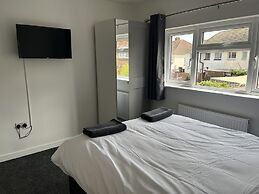 House - Sleeps 14, Onsite Parking & Pets Allowed