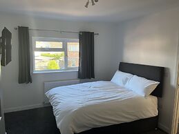 House - Sleeps 14, Onsite Parking & Pets Allowed