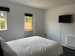 House - Sleeps 14, Onsite Parking & Pets Allowed
