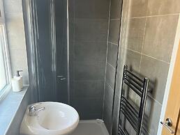 House - Sleeps 14, Onsite Parking & Pets Allowed