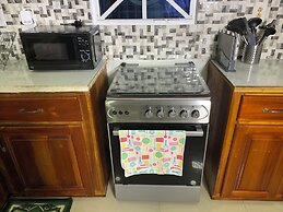2 Bed Apartment - Sleeps 4 - Parking - Wifi