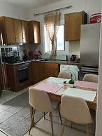 1 Bed - Sleeps 2 - Private Balcony - Free Parking